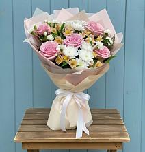 Букет цветов из:  Гвоздики, Орхидеи и Розы в Ильском