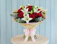 Букет цветов из:  Лилии и Розы в Ильском