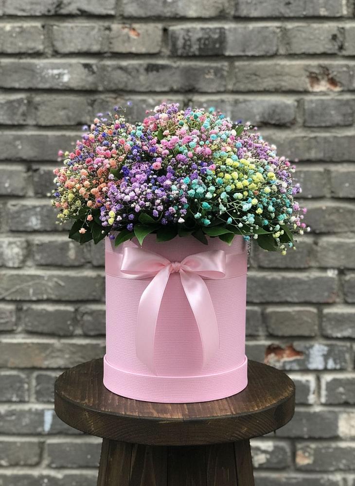 Цветочная композиция из Гипсофила и Розы в шляпной коробке в Ильском