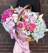 Композиция солнечный день в Ильском Цветочная композиция из Розы, Хризантемы, Пионы и Лизиантусы в корзине в Ильском