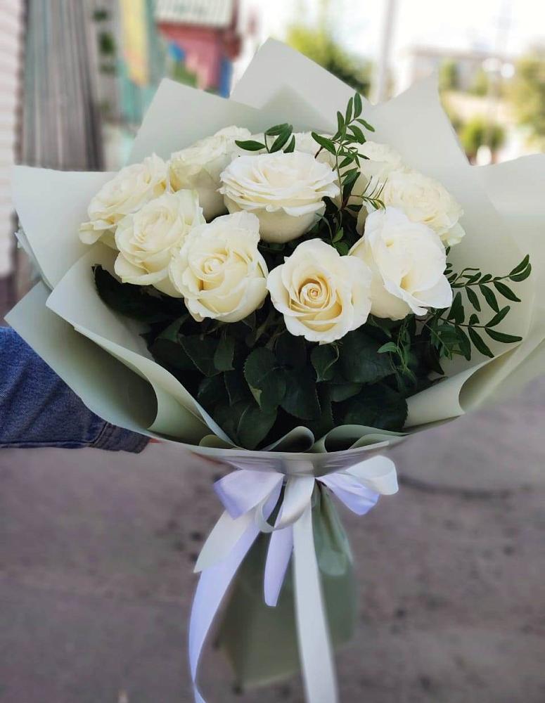 Букет Белые розы Проуд в Ильском