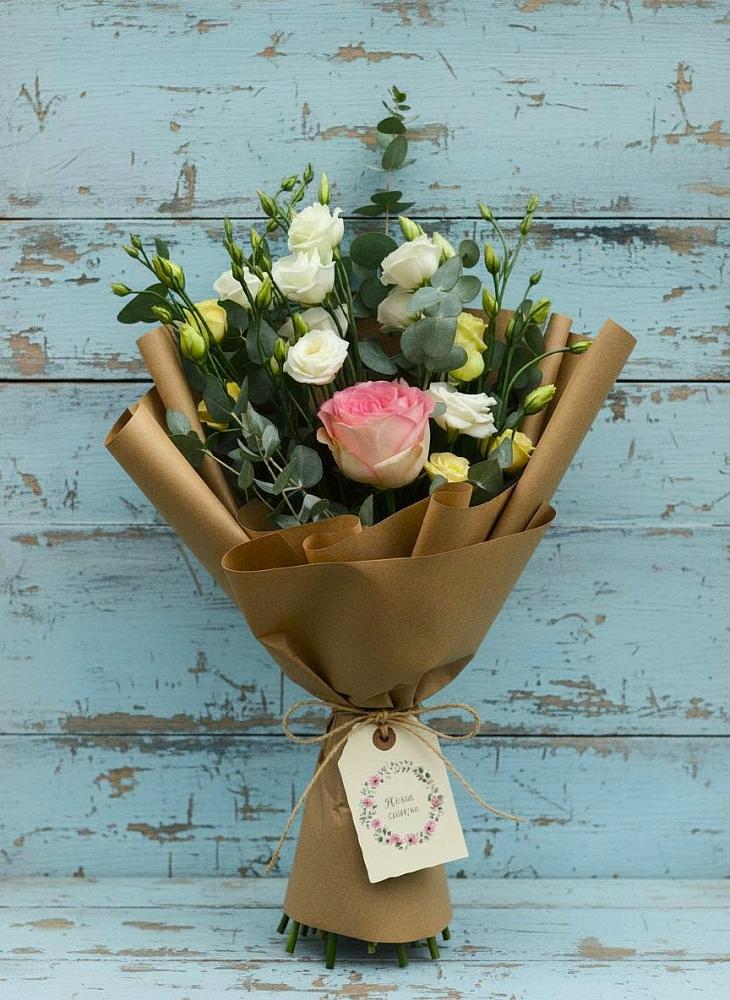 Букет цветов из: Розы и Лизиантусы в Ильском