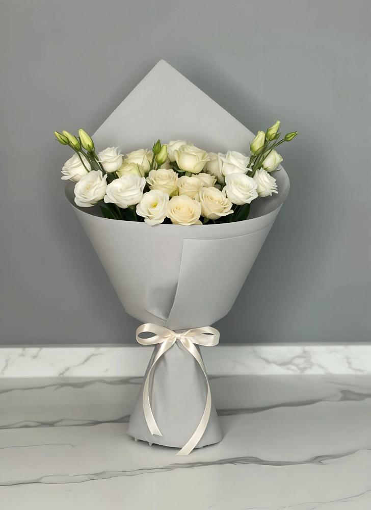 Букет цветов из: Розы и Лизиантусы в Ильском