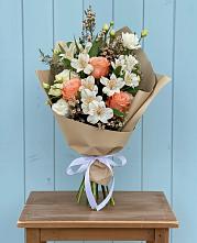 Букет цветов из:  Альстромерии, Лизиантусы, Розы и Хризантемы в Ильском