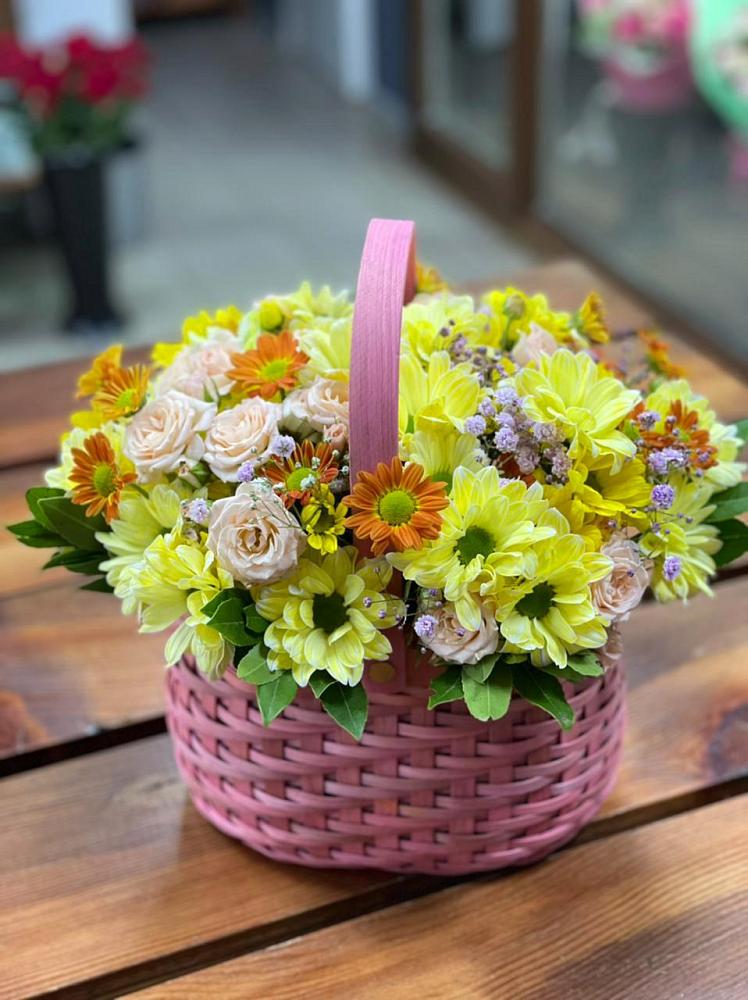 Цветочная композиция из Хризантемы и Розы в корзине в Ильском