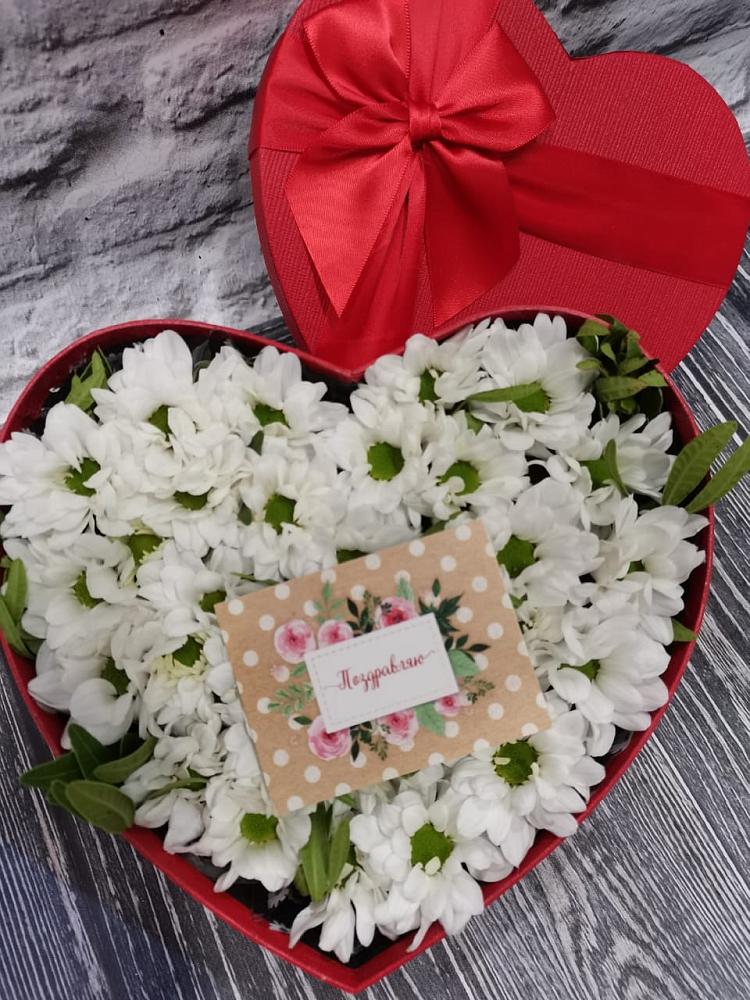 Цветочная композиция из Хризантемы в виде сердца в Ильском