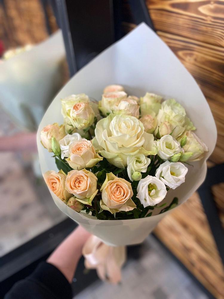 Букет цветов из: Розы и Лизиантусы в Ильском